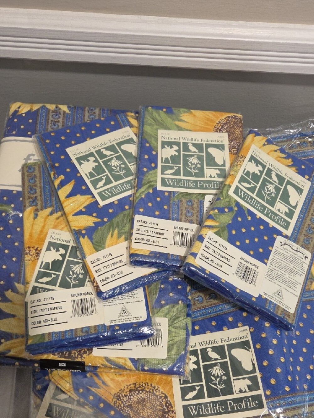 NWT Sunflower Blue Table Linens Set (8) Setting Round Tablecloth 70" - Picture 3 of 9